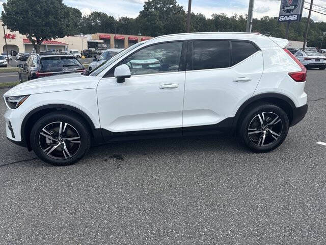 2025 Volvo XC40 B5 Core Bright Theme