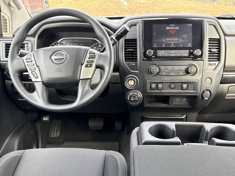 2024 Nissan Titan SV