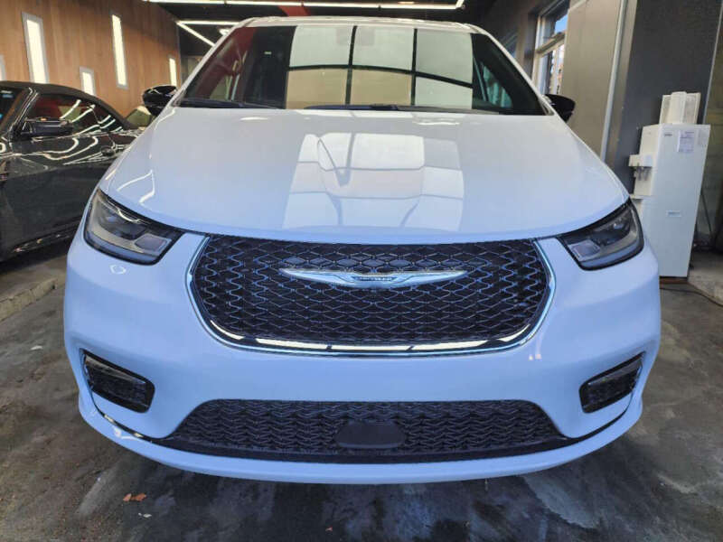 2024 Chrysler Pacifica Touring