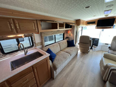 2001 Winnebago Journey 36L