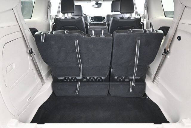 2024 Chrysler Pacifica Plug-In Hybrid Select