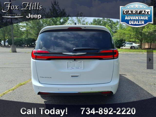 2026 Chrysler Pacifica Select