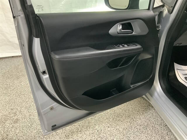 2023 Chrysler Pacifica Touring