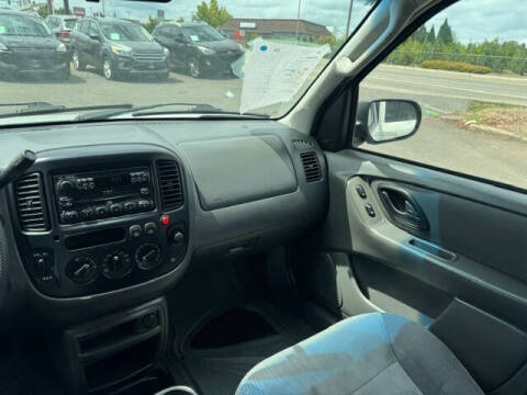 2003 Ford Escape XLS Popular