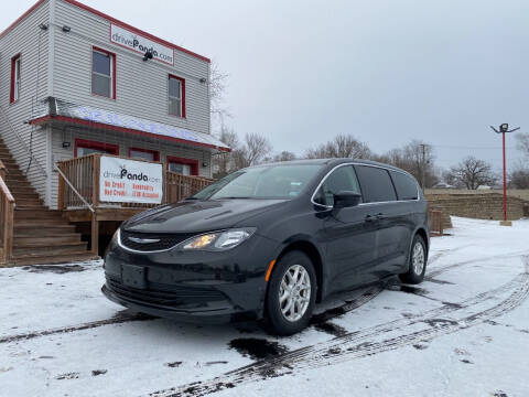 2018 Chrysler Pacifica for sale at DrivePanda.com of Marengo in Marengo IL