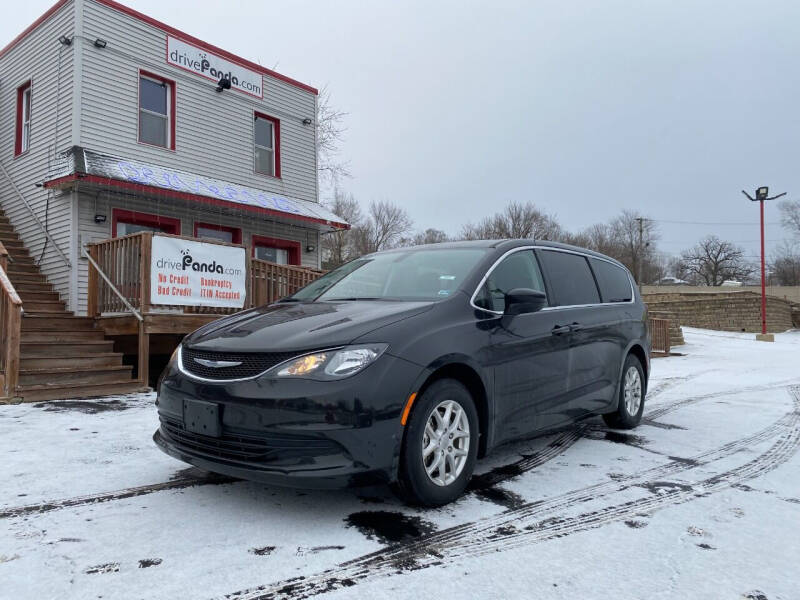 2018 Chrysler Pacifica for sale at DrivePanda.com of Marengo in Marengo IL