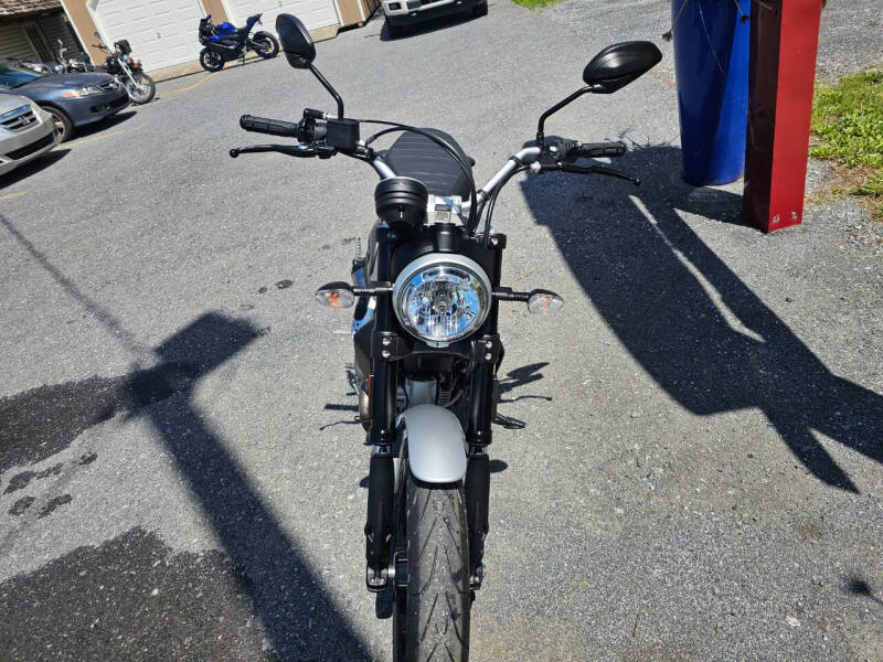 2018 Ducati Scrambler ICON Silver ice