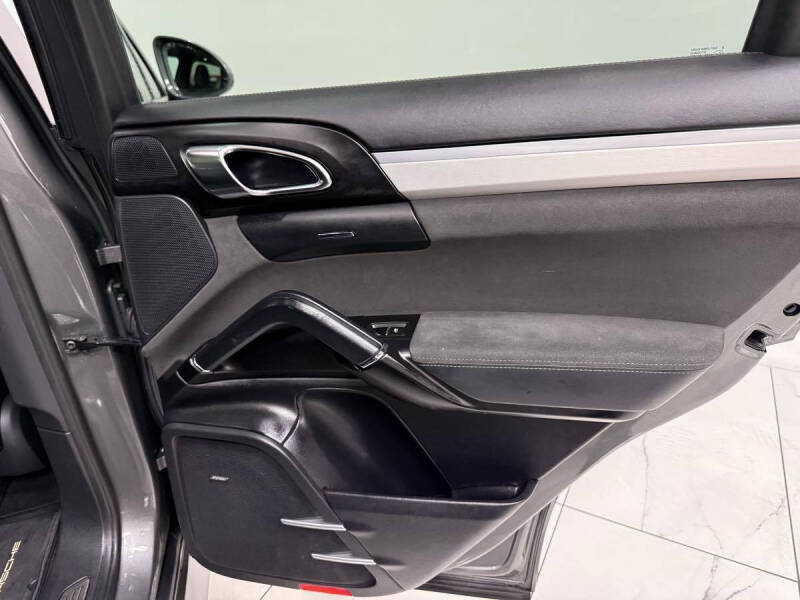 2016 Porsche Cayenne GTS