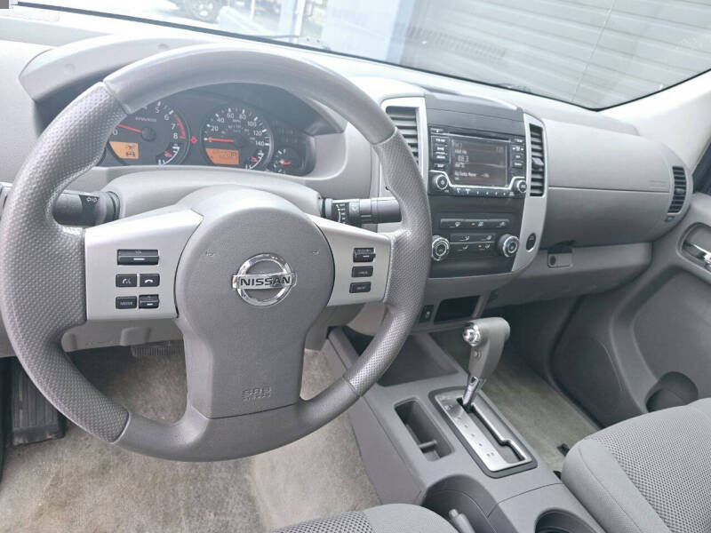 2015 Nissan Frontier SV photo 15