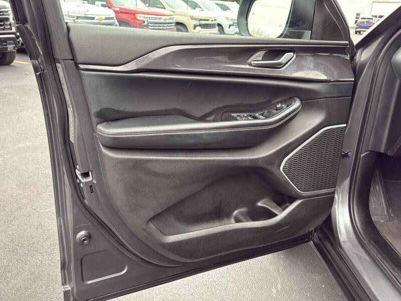 2022 Jeep Grand Cherokee L Laredo