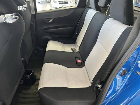 2012 Toyota Yaris 5-Door LE