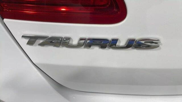 2017 Ford Taurus SE