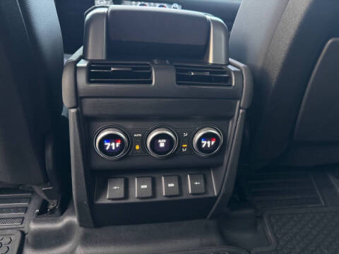 2020 Land Rover Defender 110 SE