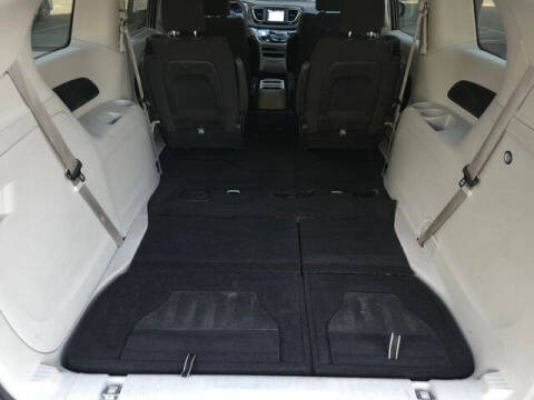2022 Chrysler Voyager LX