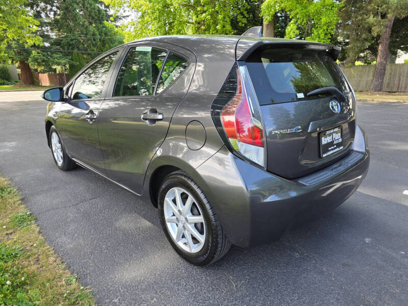2016 Toyota Prius c One