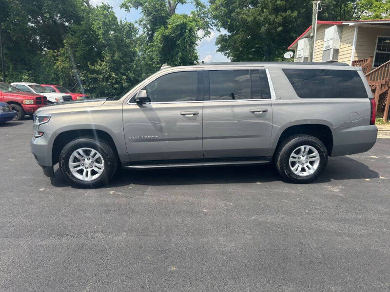 2019 Chevrolet Suburban LT's photo