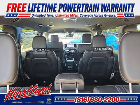 2027 Chrysler Pacifica Select
