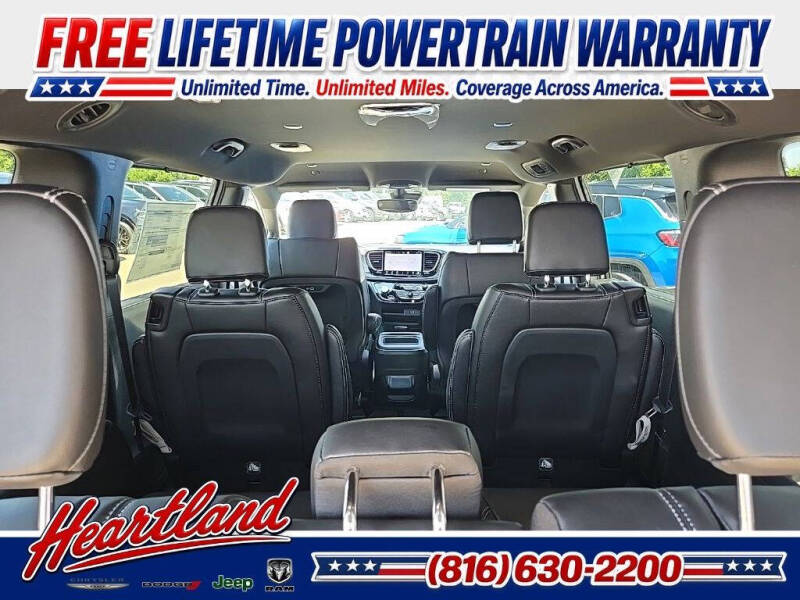 2027 Chrysler Pacifica Select