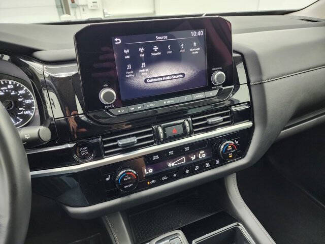 2025 Nissan Pathfinder SV