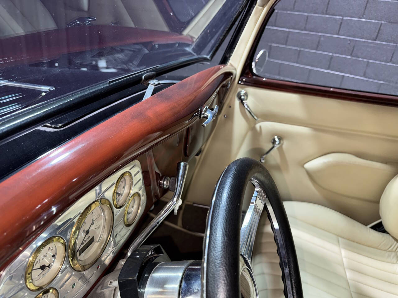 1933 Ford Tudor 17