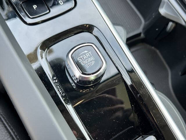 2025 Volvo XC60 B5 Plus Dark Theme