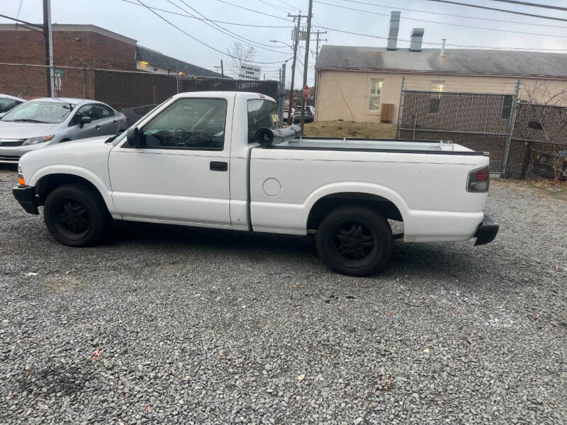 2003 Chevrolet S-10 Base photo 9