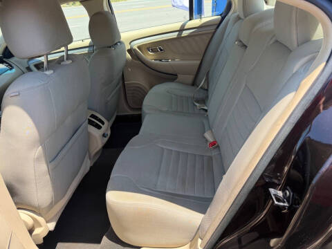 2014 Ford Taurus SE