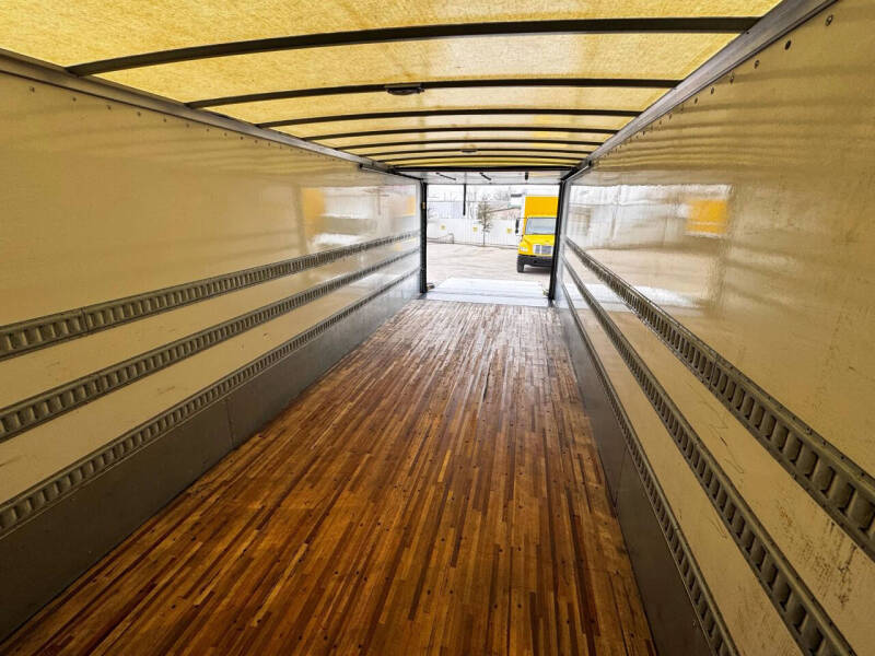 2019 Freightliner M2 106