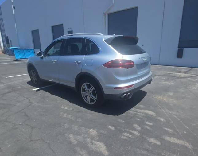 2016 Porsche Cayenne S E-Hybrid