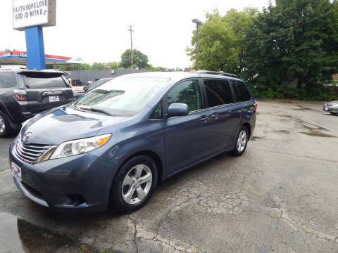 2015 Toyota Sienna LE 8-Passenger