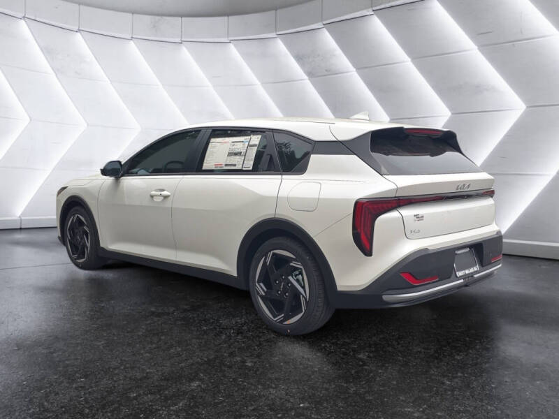 2026 Kia K4 Hatchback EX