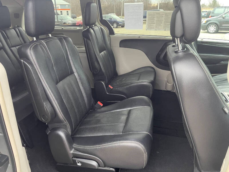 2012 Chrysler Town and Country Touring-L