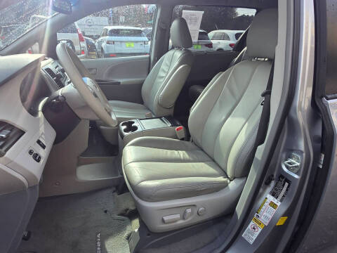 2012 Toyota Sienna