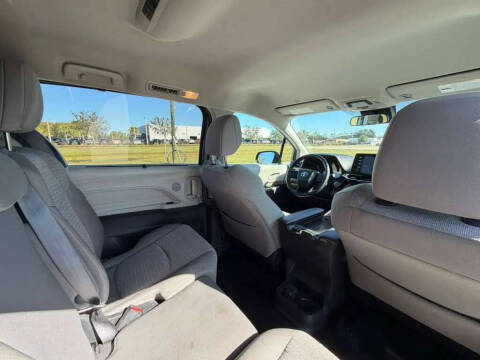 2024 Toyota Sienna LE 8-Passenger