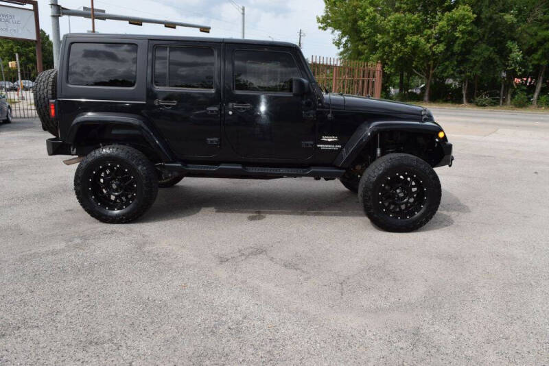 2015 Jeep Wrangler Unlimited Sahara photo 2