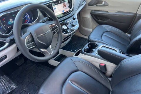 2024 Chrysler Pacifica Plug-In Hybrid Select