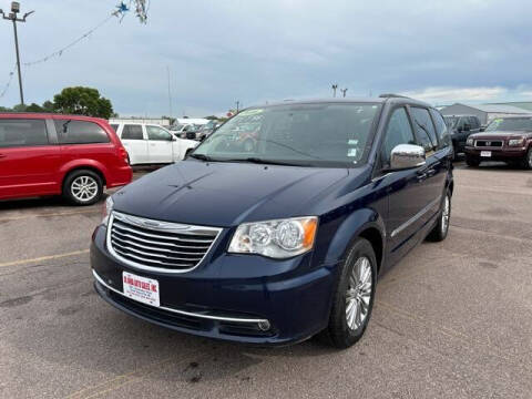 2016 Chrysler Town and Country for sale at De Anda Auto Sales in South Sioux City NE