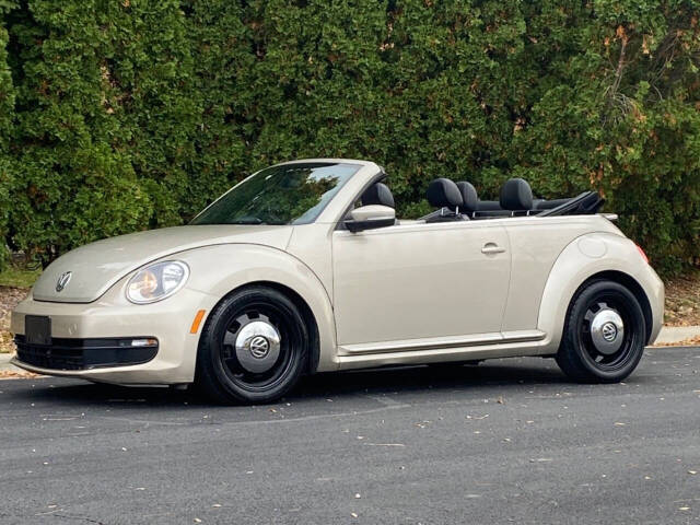 2013 Volkswagen Beetle Convertible for sale at Ideal Cars LLC in Skokie, IL