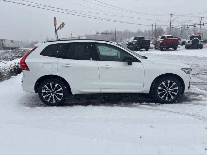 2024 Volvo XC60 B5 Plus Dark Theme