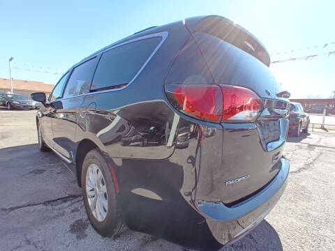 2017 Chrysler Pacifica Touring Plus