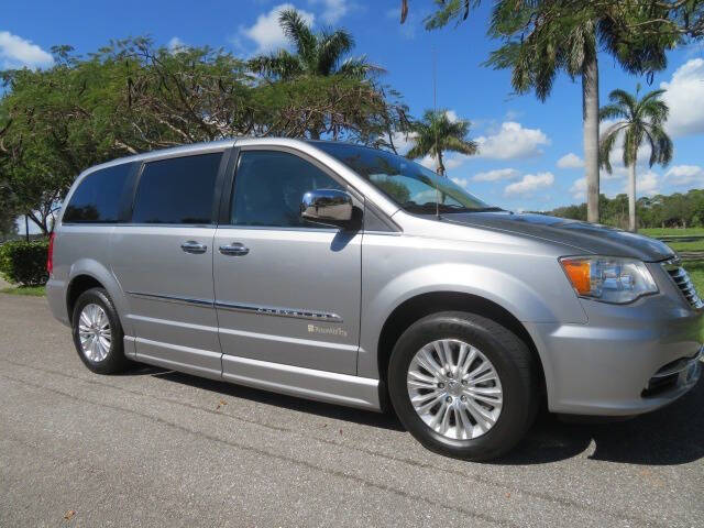 2013 Chrysler Town and Country Limited