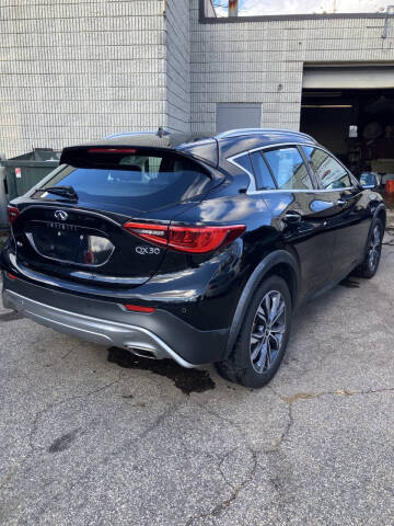 2018 Infiniti QX30 Premium