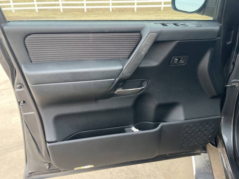 2012 Nissan Titan SV