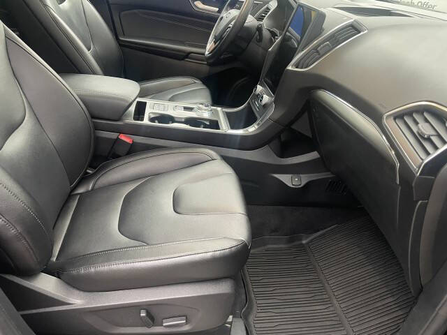 2022 Ford Edge Titanium