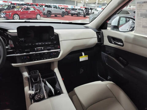 2025 Nissan Pathfinder SL