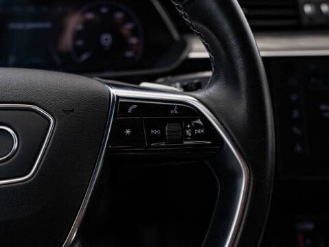 2022 Audi e-tron quattro Premium