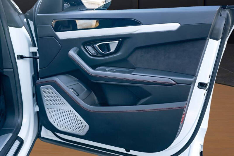 2023 Lamborghini Urus S