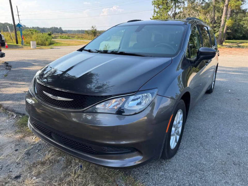 2021 Chrysler Voyager's photo