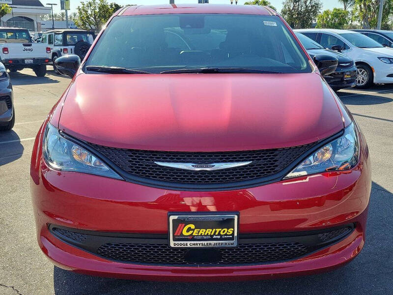 2026 Chrysler Voyager LX