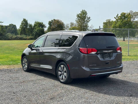 2017 Chrysler Pacifica Hybrid Platinum